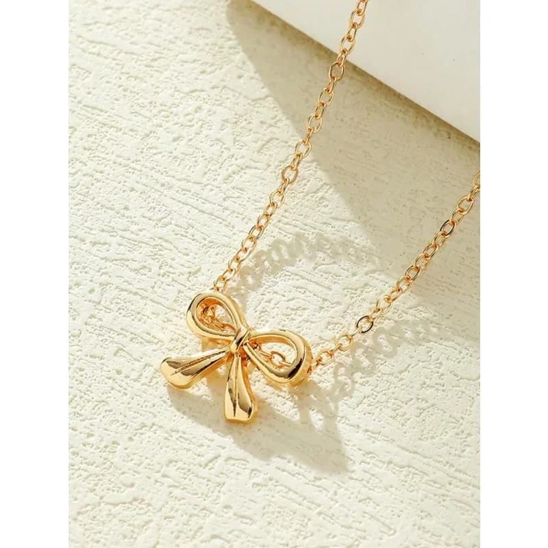 Una collana con pendente a forma di fiocco da uomo e da donna, alla moda ed elegante, in oro 14 carati.