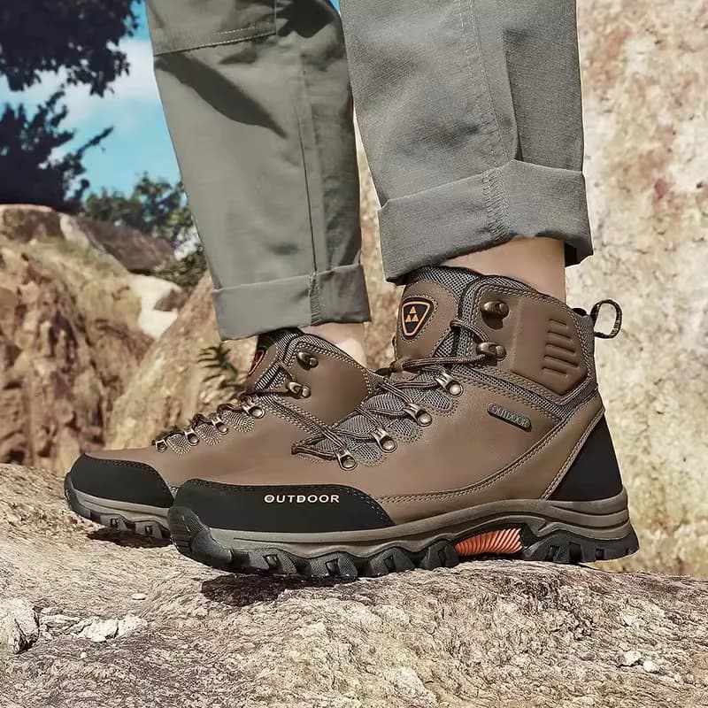 Stivali da neve da uomo di grandi dimensioni in inverno, scarpe da uomo in cotone spesso caldo e peluche, scarpe da arrampicata per escursionismo da campeggio per sport all'aria aperta