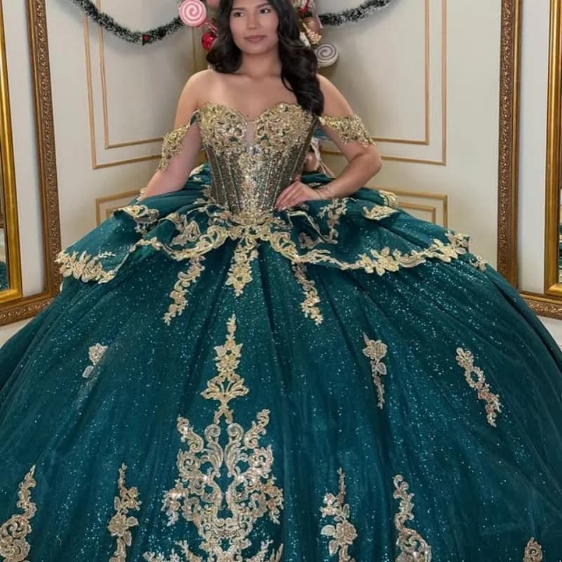 Abiti Quinceanera verde scuro lucido con spalle scoperte Decalcomania di cristallo glitter dorato Coda lunga Vestido 15 Quinceanera personalizzato