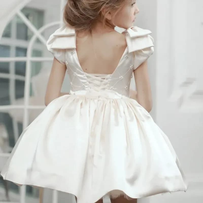 Bellissimo abito da ragazza di fiori per matrimonio in raso gonfio di tulle al ginocchio con fiore eucaristia per bambini, abito da festa di compleanno personalizzato