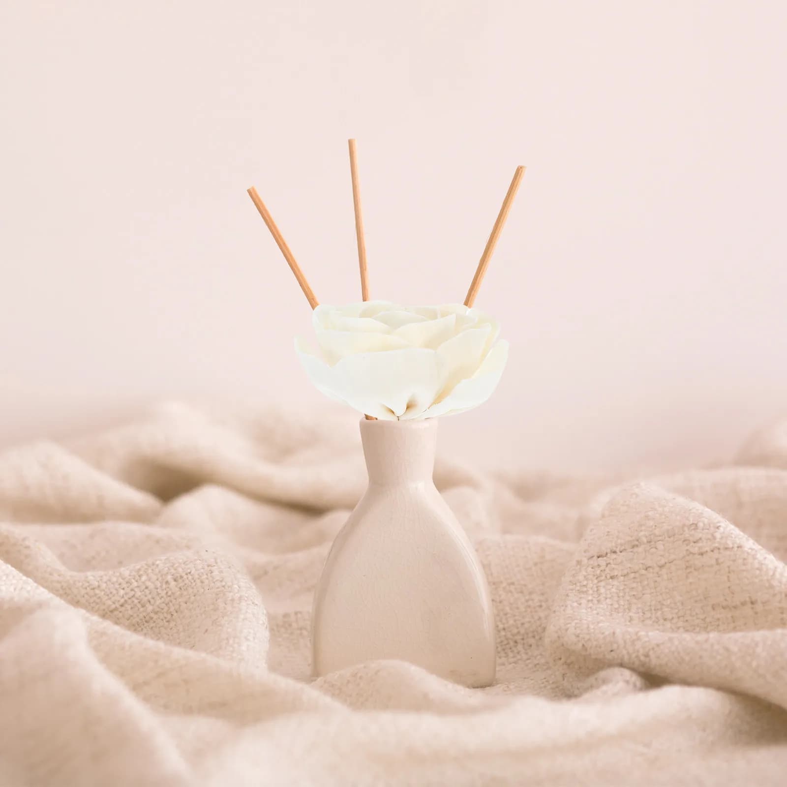 Flameless Aroma Diffuser Flower Head Realistic Artificial Floral Diffuser Replacement Cotton Rope for Room Bathroom Office Aroma