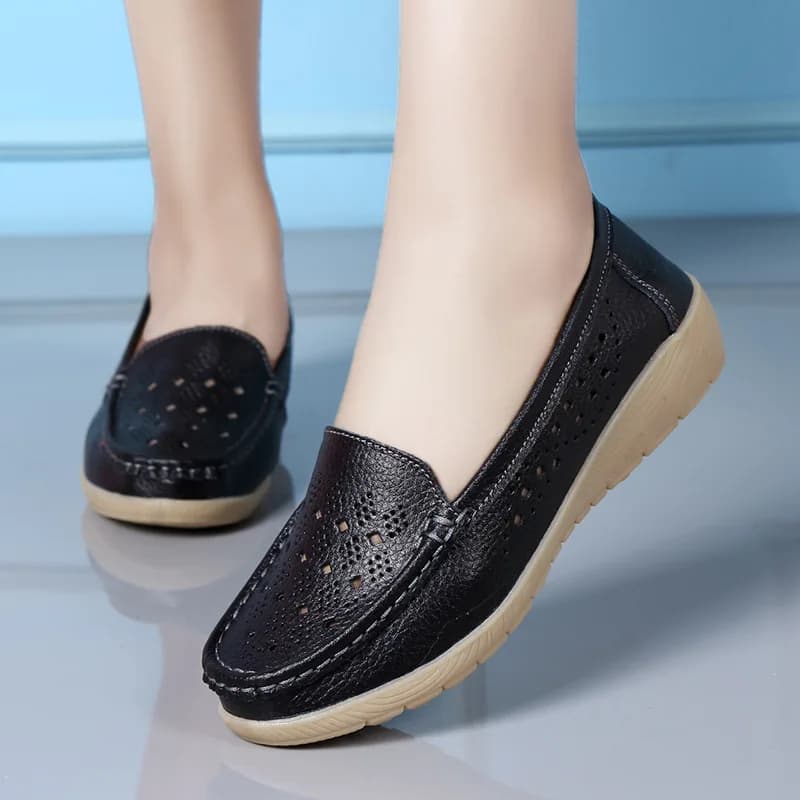 Spring Autumn Women Wedge Hollow-Out Bean Shoes Adult Soft-Soled Round-Toe Mom Nurse Shoes Lady Flat Casual Shoes Leisure Shoes