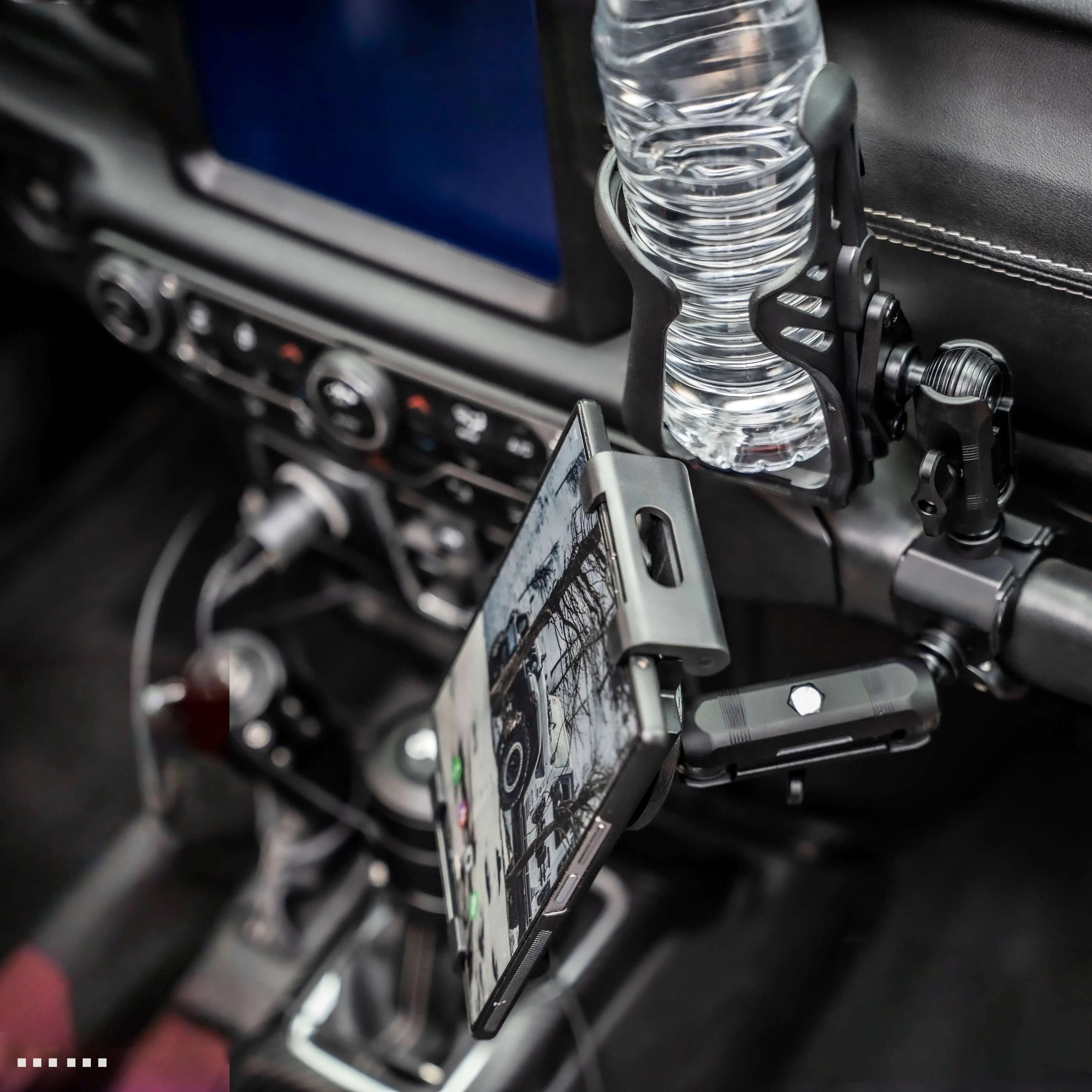 VAN003 Multifunction box for copilot handle with cup and telephone support for Jeep Wrangler accessories 18-23
