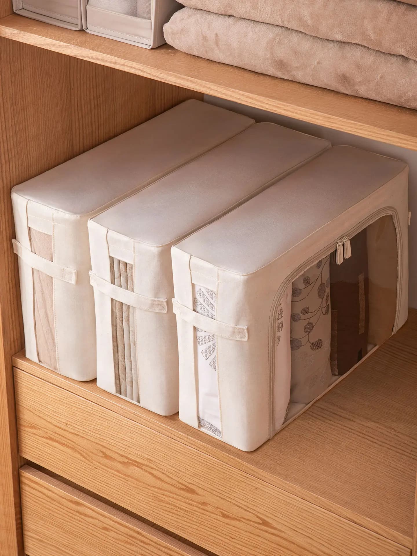 Set di Quattro Scatole Portaoggetti per Copripiumini, Abbigliamento e Biancheria da Letto, Stile Semplice, Colore Puro, in Poliestere