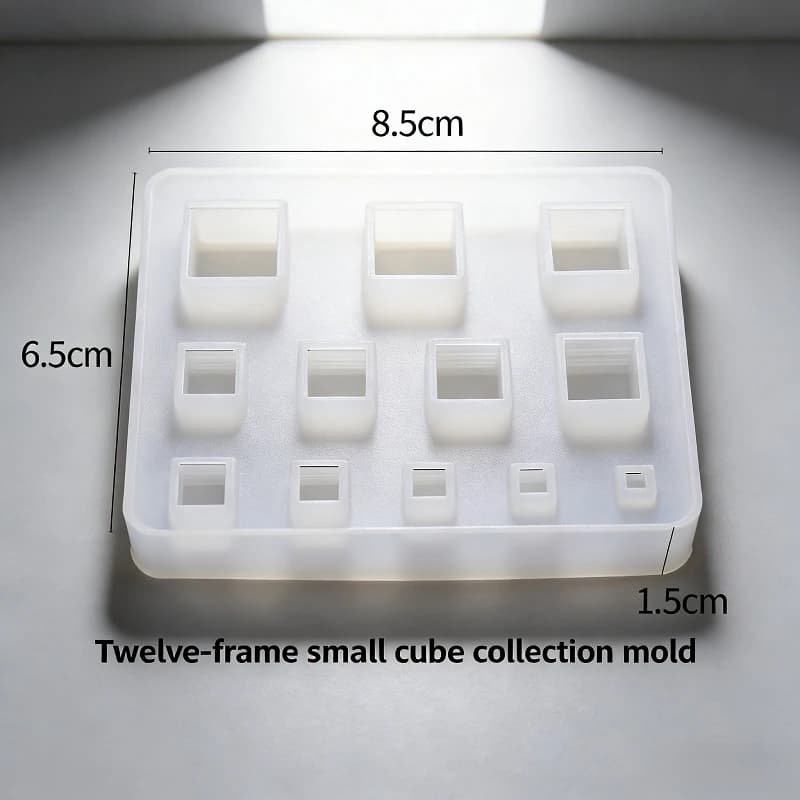 Stampi in silicone quadrati triangolari e piccoli realizzati in resina epossidica possono essere utilizzati per accessori pendenti a montaggio superficiale e cubetti di ghiaccio