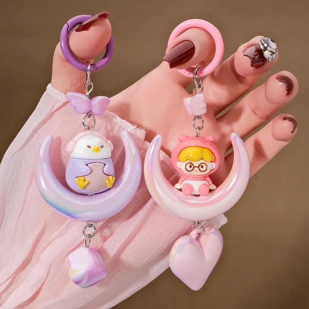 Portachiavi in acrilico a forma di luna, simpatico pinguino cartone animato, ciondolo decorativo per zaino, portachiavi per auto, charm per cellulare