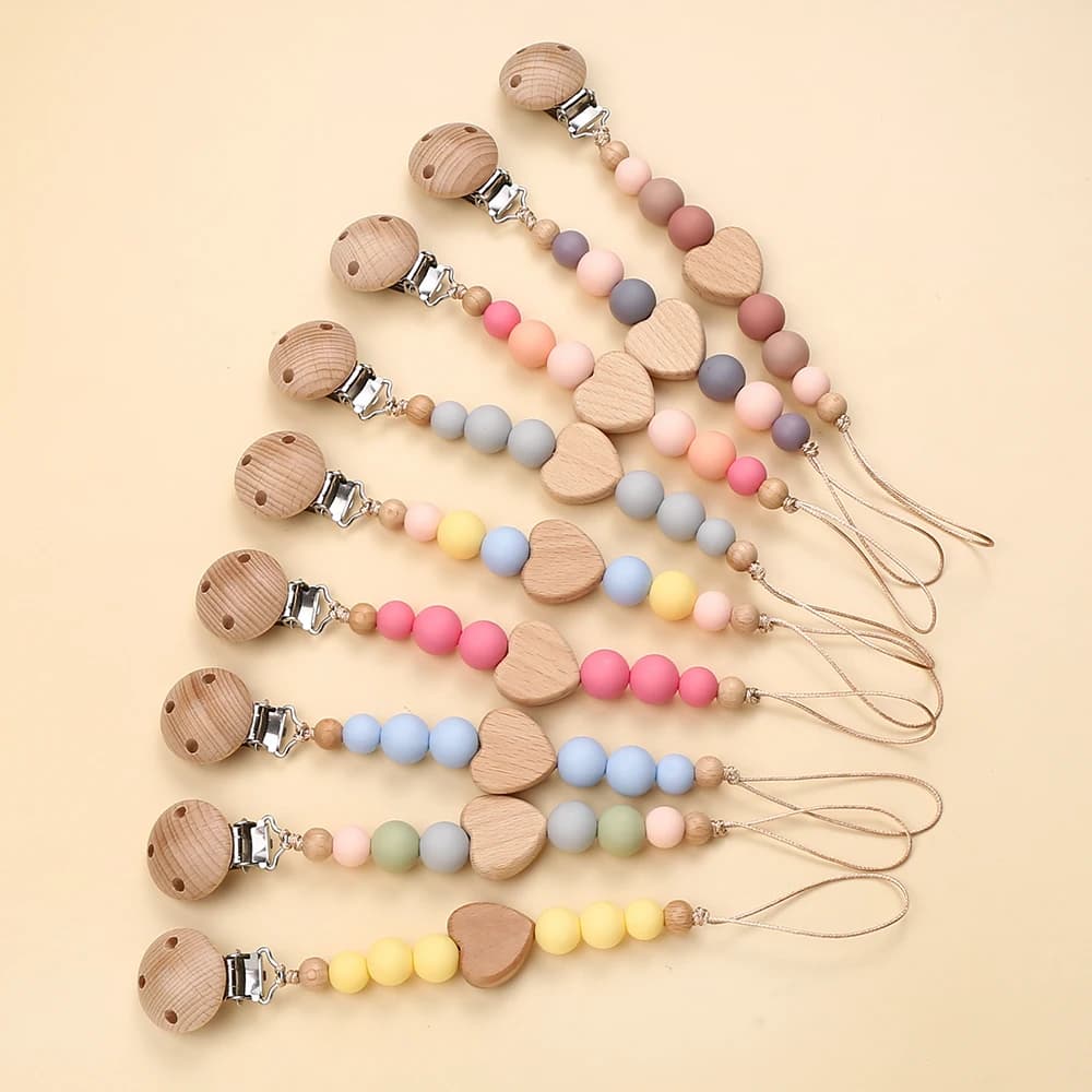 Catena per clip per ciuccio per bambini per uso alimentare Catena per porta capezzoli per dentizione con perline rotonde a forma di cuore in legno di silicone per la cura Regali per la doccia giocattolo da masticare