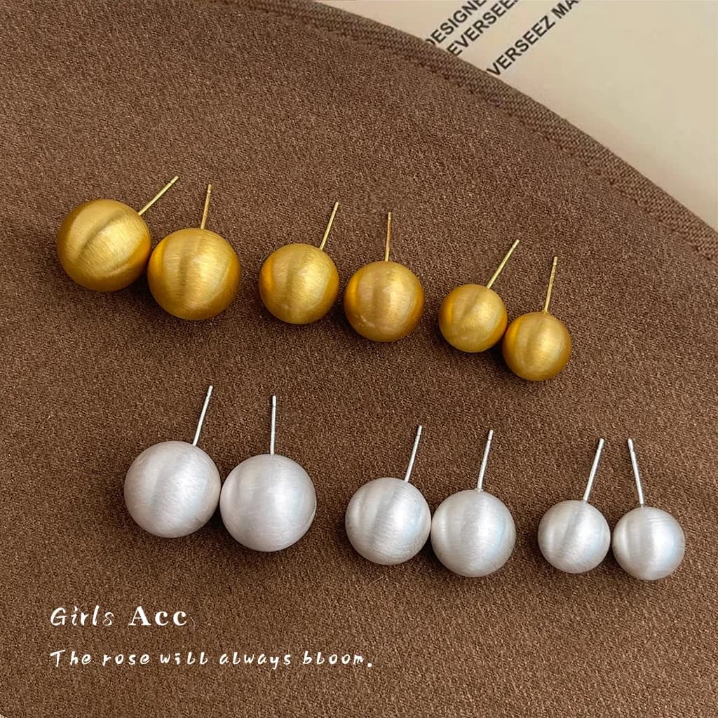 Orecchini a sfera con finitura opaca Stile minimalista spazzolato Gioielli da donna per pendolari alla moda Orecchini eleganti quotidiani di fascia alta