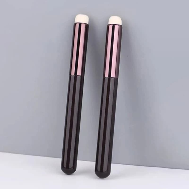【1 pennello multiuso per correttore, pennello per labbra, pennello per rossetto opaco, pennello per sfumare, pennello per ombretto, mini pennello per correttore】