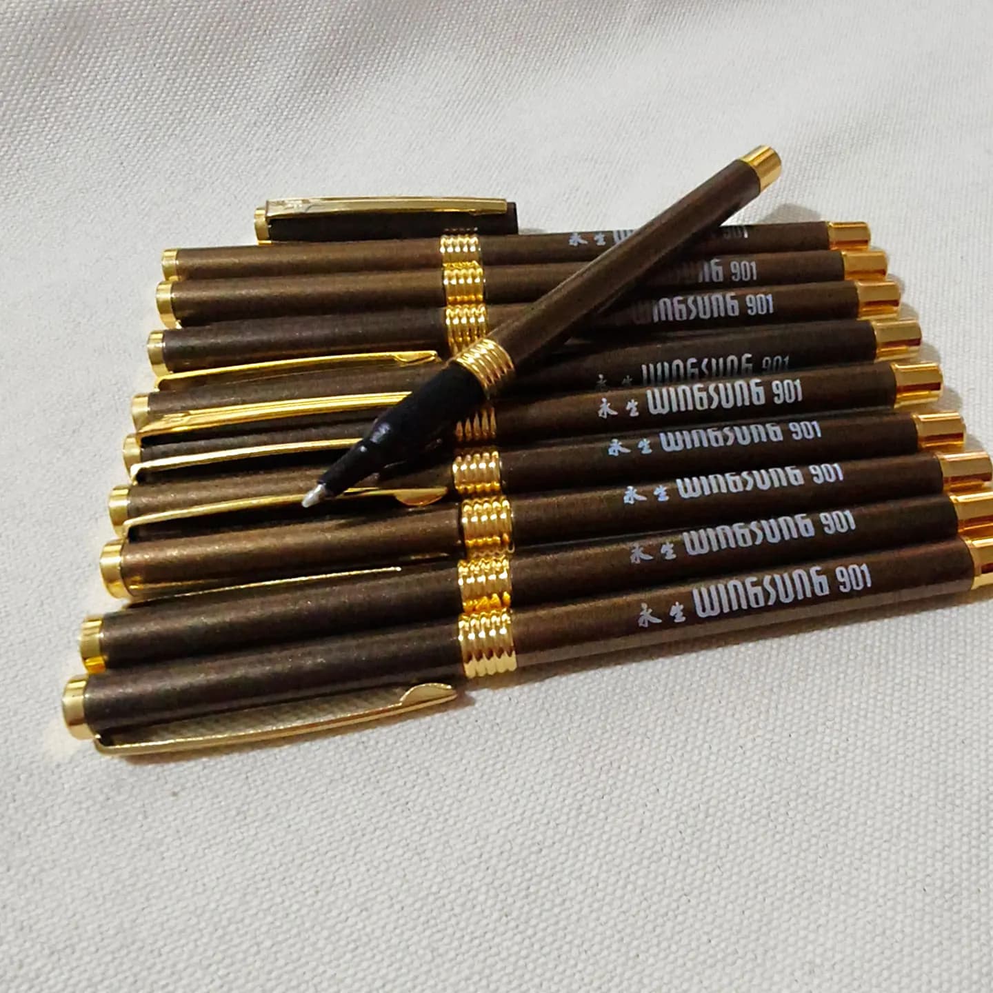 Confezione da 10 penne gel in metallo, scrittura fluida, cancelleria per studenti e ufficio, vendita di liquidazione, offerta speciale a tempo limitato