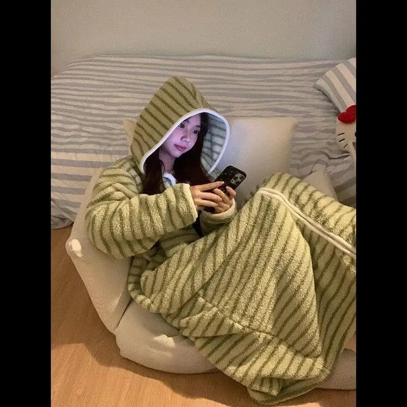 Hot Princess Coral Fleece Pigiama Bathrobe Girls Sweatshirt with loose hood Night shirt Leisure clothing Autumn/Winter Home Clothes New