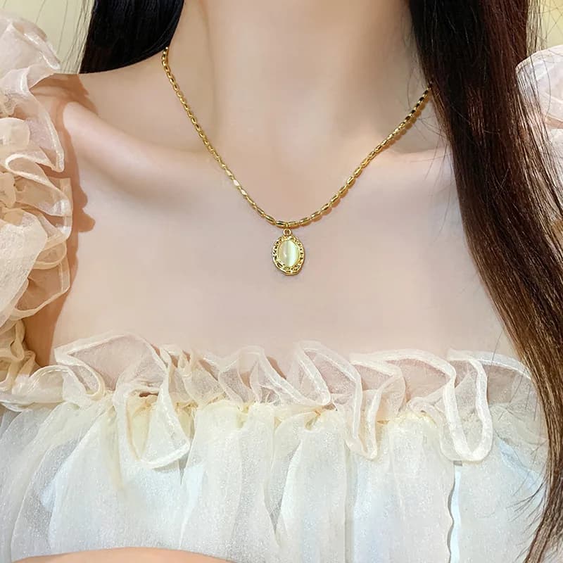 Ins Light Luxury Niche Design di fascia alta Collana di pietra occhio di gatto verde per le donne Coreano Nuovo stile Catena di clavicola con temperamento super fata