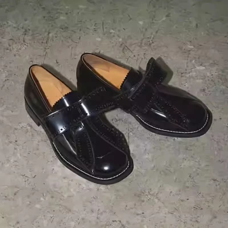 Scarpe in pelle intagliata per uomo e donna Scarpe basse casual dal design britannico alla moda con tacco spesso e fiocco