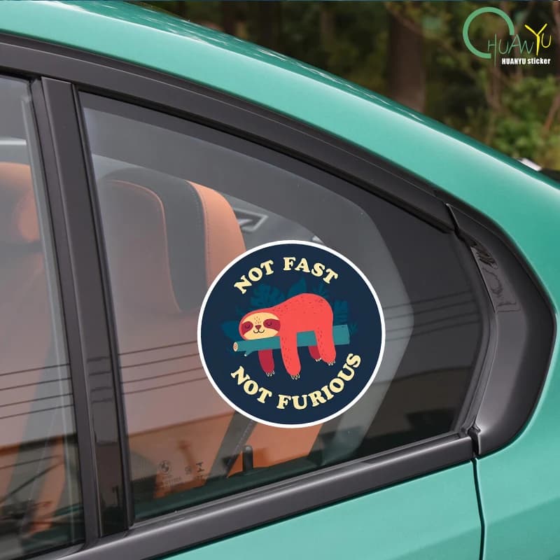 1PC Adesivo per auto Not Fast Not Furious Sloth The Deadliest Sin, decorazione in vinile per parabrezza posteriore, bagagliaio e paraurti auto