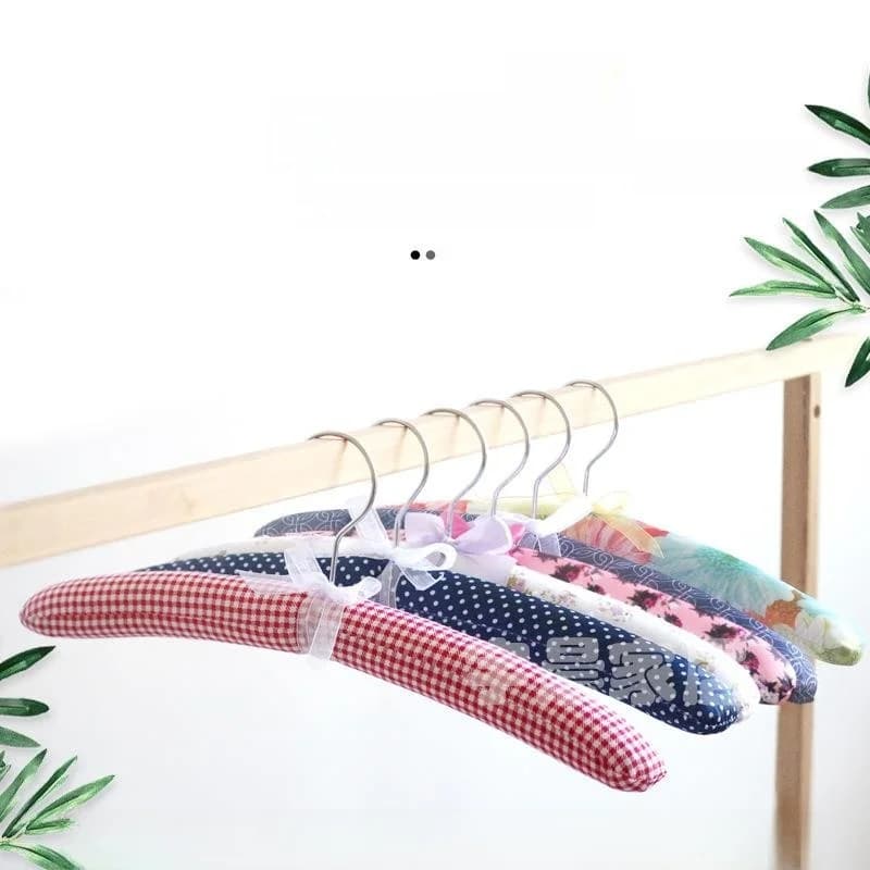 Soft Strapless Sponge with Wood Soul, Anti-slip, with Small Floral Pattern, Creative Design, ABS Hook for T-shirt