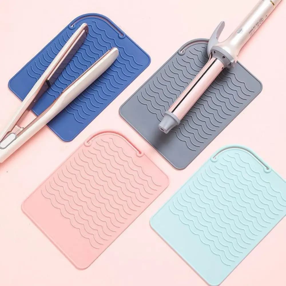 Tappetino portatile resistente al calore per viaggi, protegge i piani di lavoro, coperture in silicone anti-scottatura per ferro arricciacapelli e piastra.