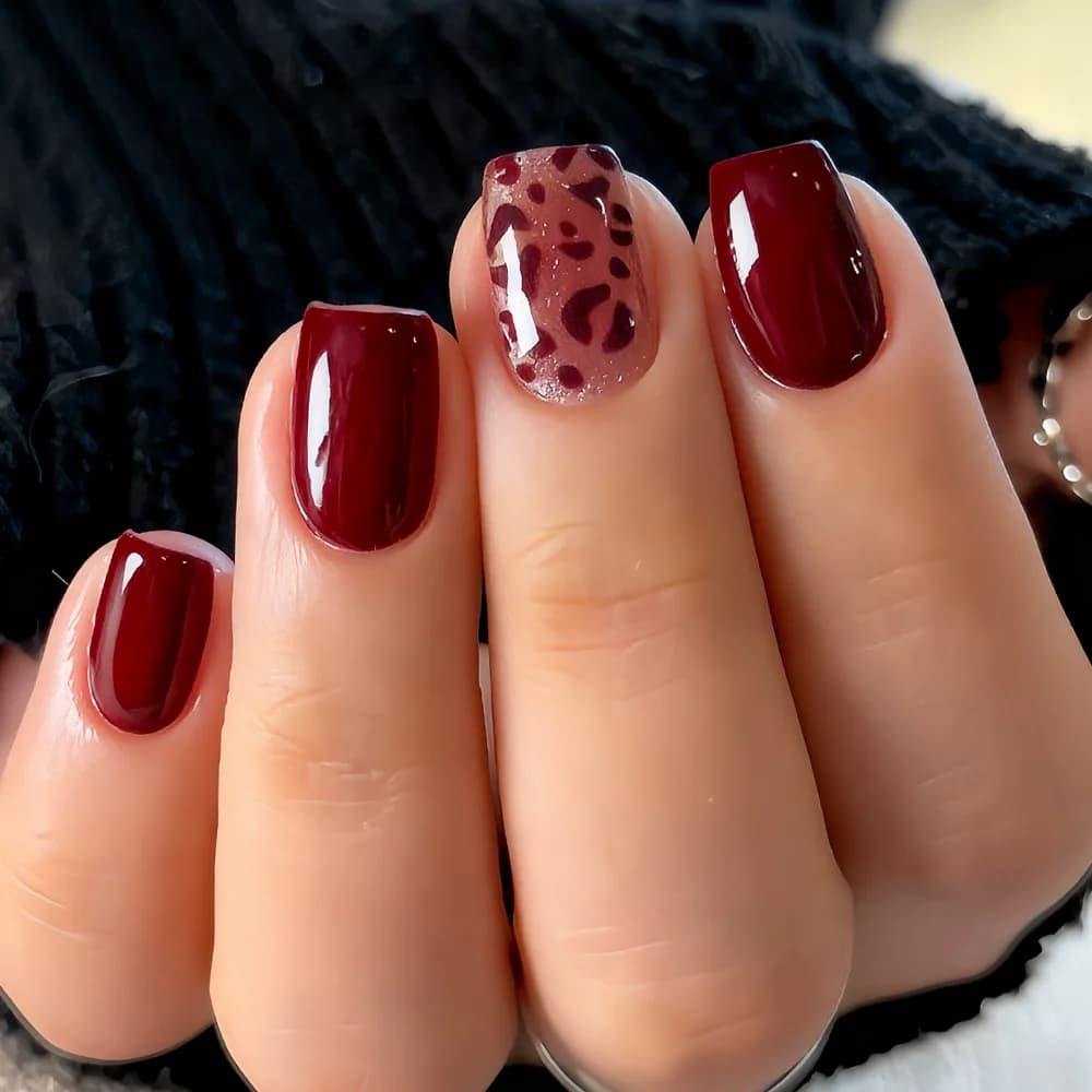 24 Pezzi Unghie Finte Corte Francesi Rosse con Stampa Leopardata, Adesivi per Unghie con Colla in Gel e Design Glitterato Effetto Occhio di Gatto per Ragazze Trendy