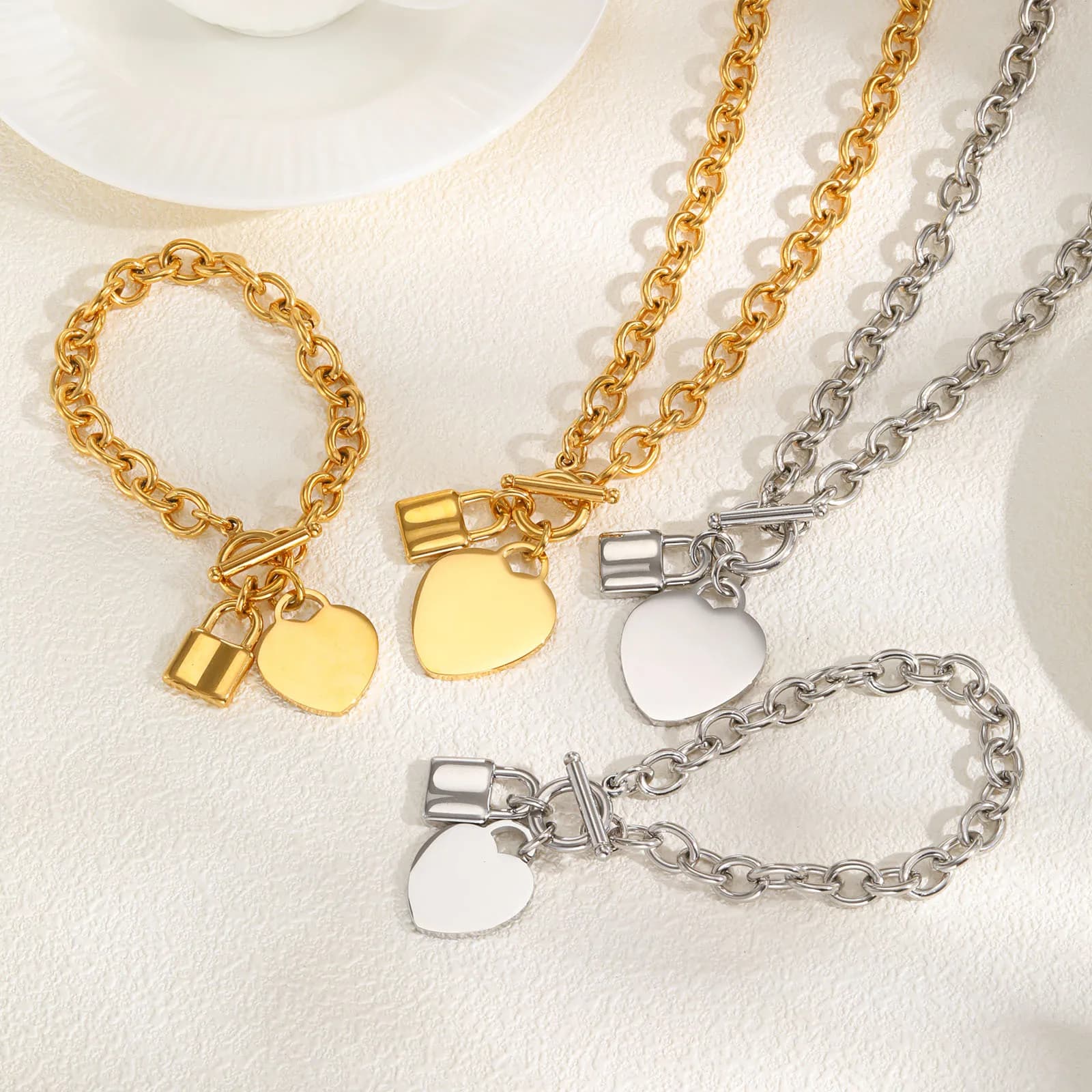 Vnox Set di collane con bracciale pendente a forma di amore in acciaio inossidabile per donne Accessori con cuore e lucchetto Regali per gioielli al collo a mano per la mamma