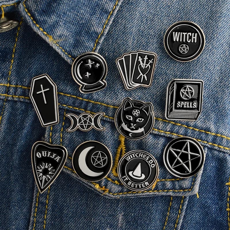 migliore strega ouija incantesimi spille luna nera Distintivi Spille Spilla smaltata Zaino Borsa Accessori Spilla strega Le streghe fanno