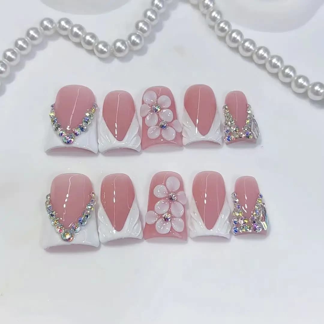 10pcs High-end Simple and elegant style, hand-painted V-shaped design, three-dimensional carving, rhinestones handmade fake nail