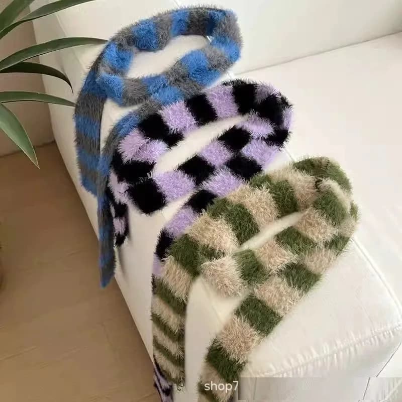 Autumn and Winter Stylish Narrow Y2K Black and White Striped Scarf for Women Millennium Style Plush Gradient Scarf