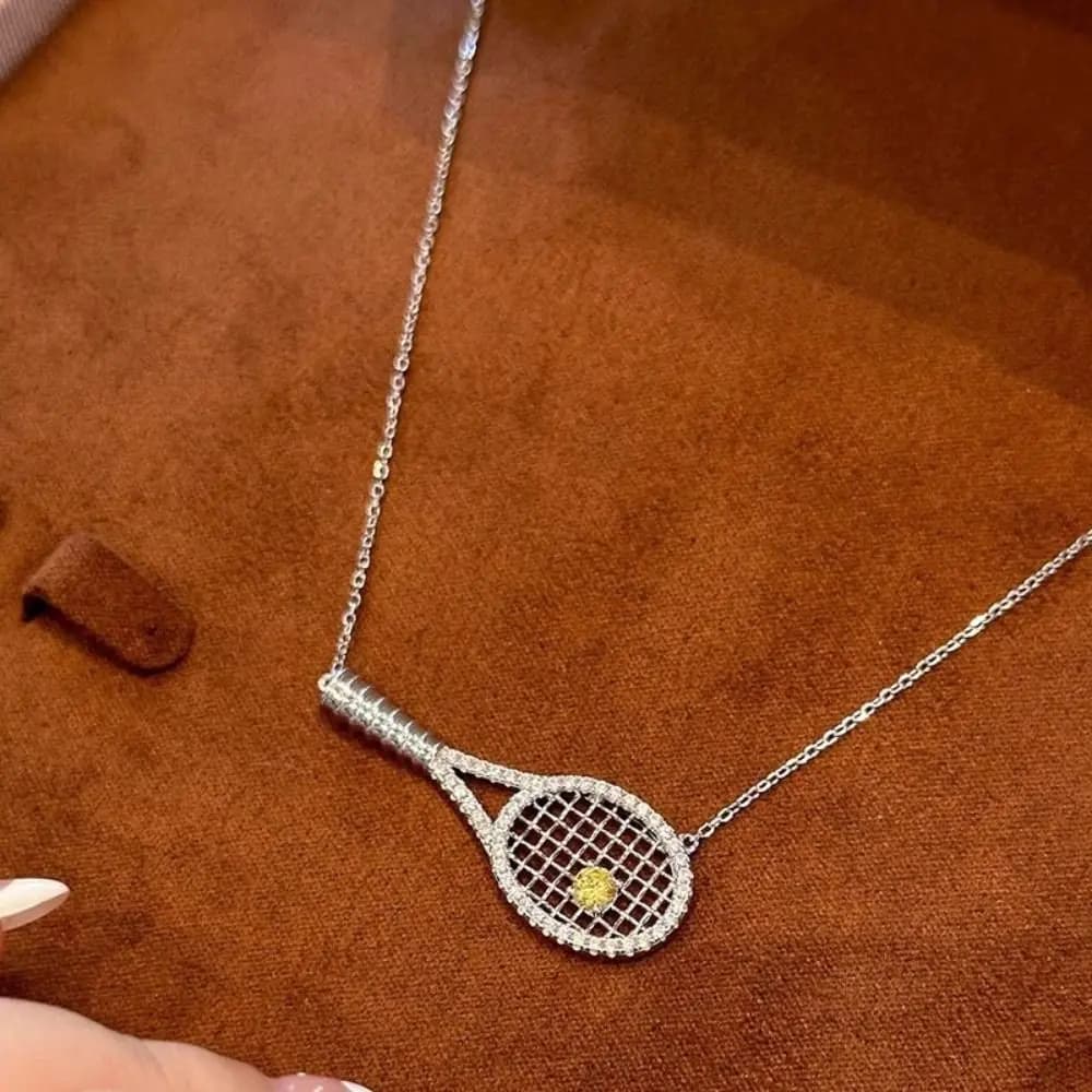 Collana alla Moda con Ciondolo a Forma di Racchetta da Tennis, con Diamanti e Zirconia, in Metallo Color Argento, Catena per Maglione, Gioielli Regalo