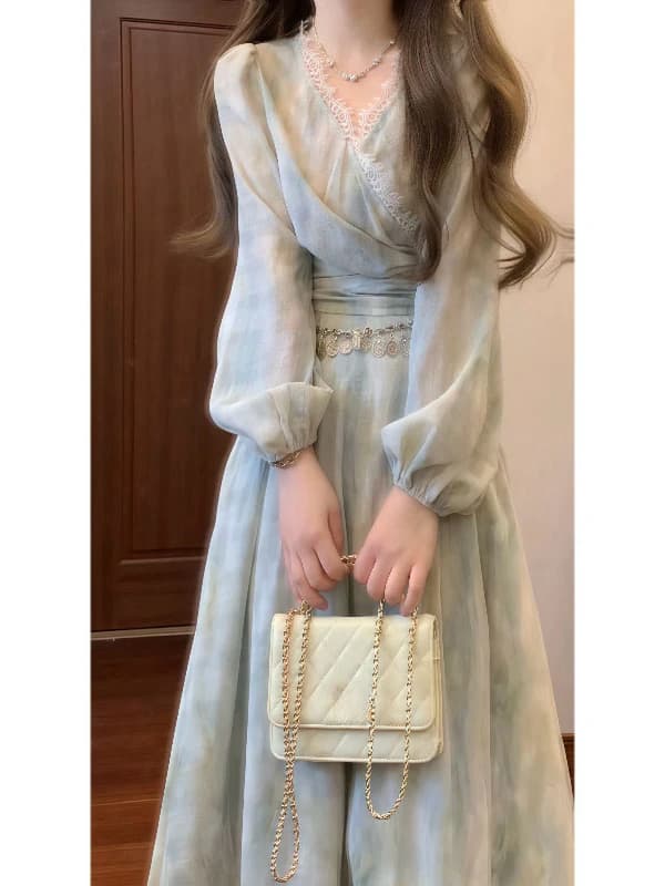 Elegante Completo Due Pezzi con Top a Scollo a V e Gonna, Tendenza Moda Primavera 2026, in Fibra di Poliestere, Maniche Lunghe, Stile Francese