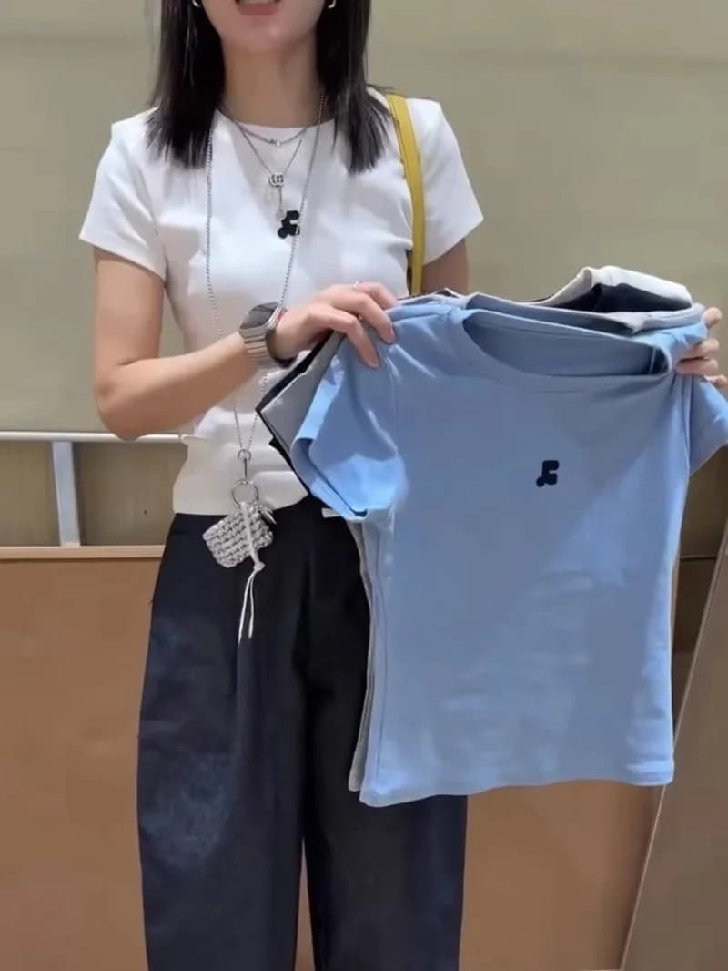 T-shirt slim fit a maniche corte da donna, estiva, in cotone, assorbe il sudore, traspirante, con ricamo, design con spalline e fascia in vita.