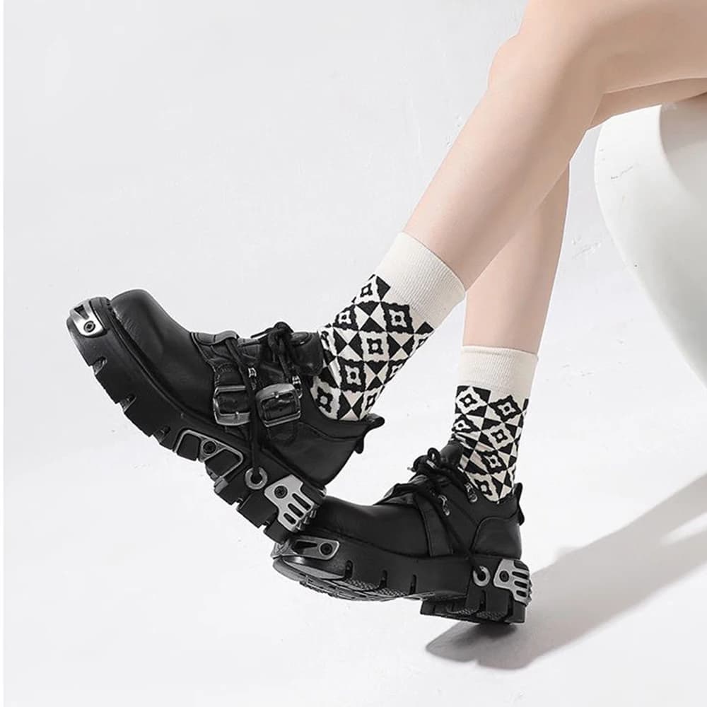 New Dark Punk Style Woman Gothic Flame Carved Vintage Rock Boots Leather Shoes Metal Niche Low Top Platform Shoes