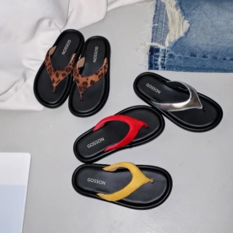 Casual Women Slippers Outdoor 2026 New Fashion Clip Toe Anti Slip Flip Flops Summer Beach Comfortable Thick Soled Female Shoes