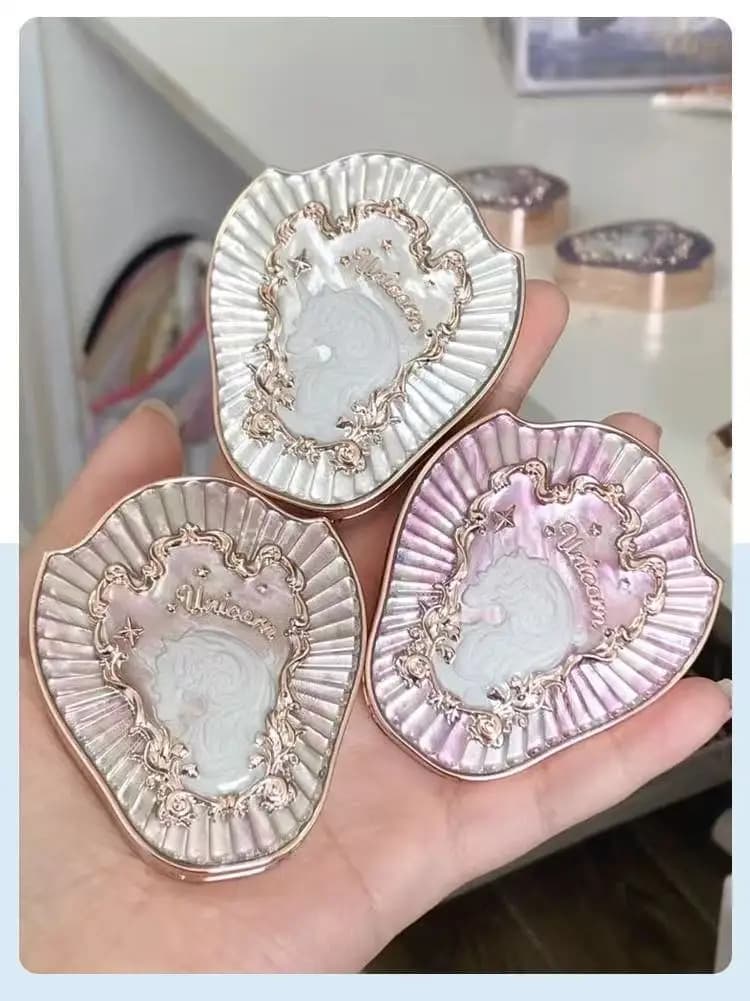 Palette Blush e Contour Flower Knows Unicorn Strawberry Rococo con Evidenziatore in Crema Multiuso per il Trucco