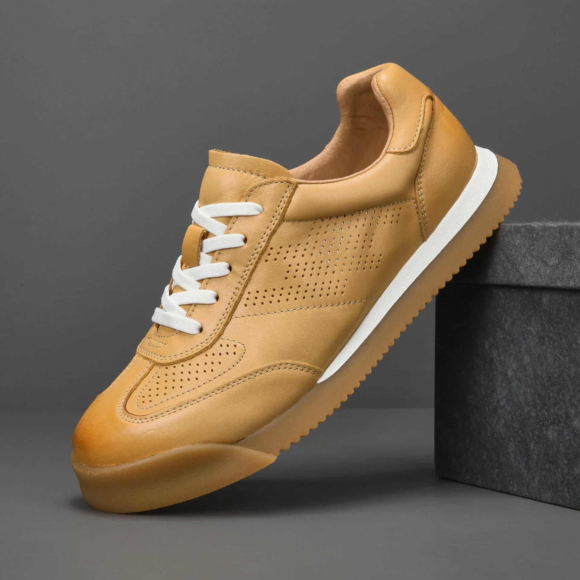 Scarpe Casual da uomo di marca Scarpe basse traspiranti in vera pelle Mesh Scarpe basse per uomo Sneakers Designer di lusso 2026 Nuova moda