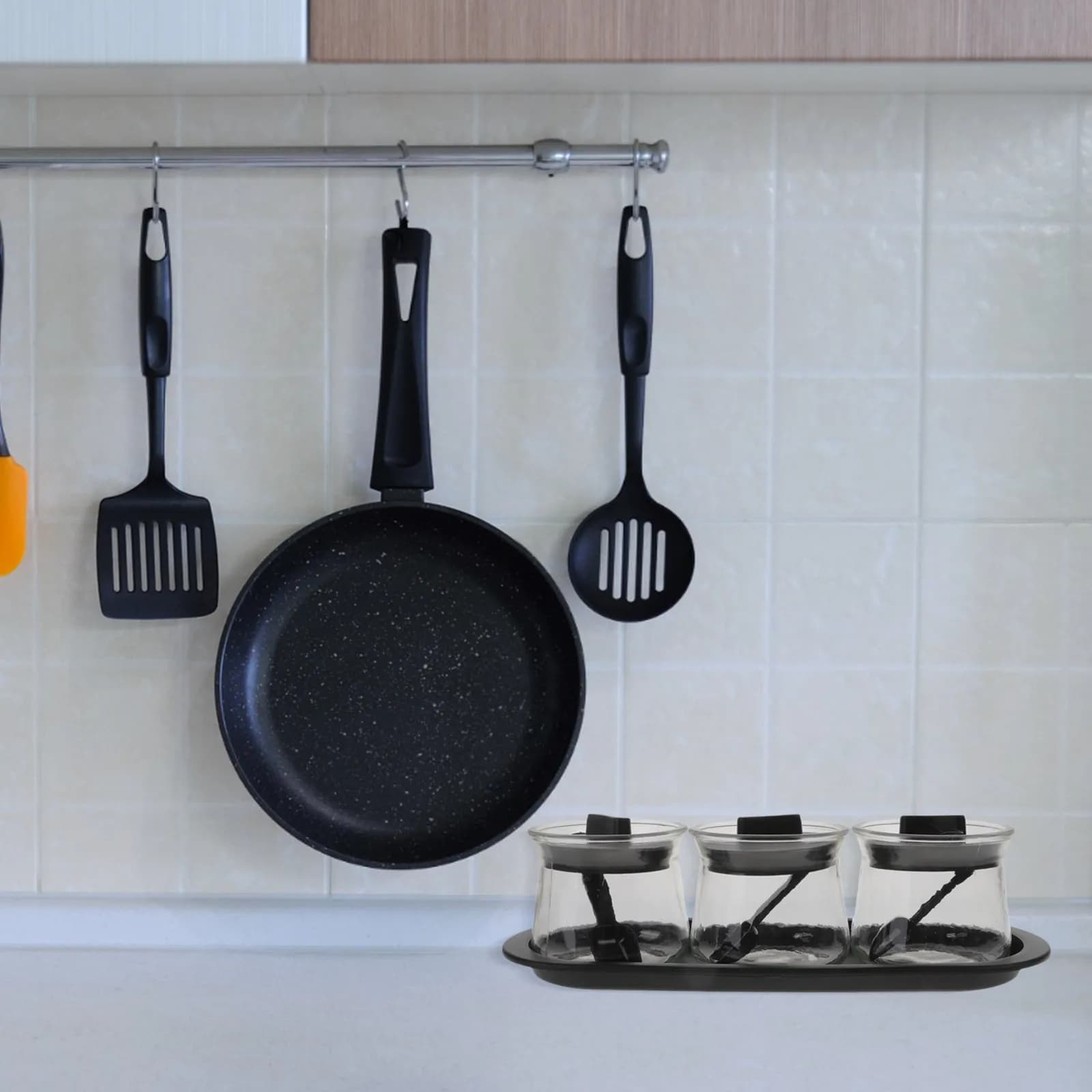 Set di 3 Contenitori in Vetro per Spezie con Coperchio Ermetico, Vassoio e Cucchiaio in Acciaio Inox per Conservazione di Condimenti in Cucina