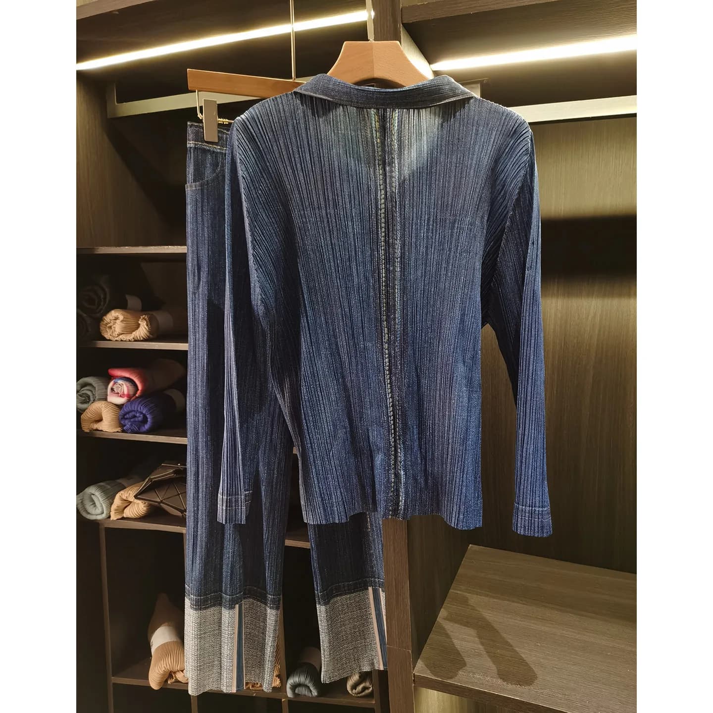 Complete Two Pieces Miyake: Plissettata jacket and pants in Gamba Larga, New Fashion Spring for Women