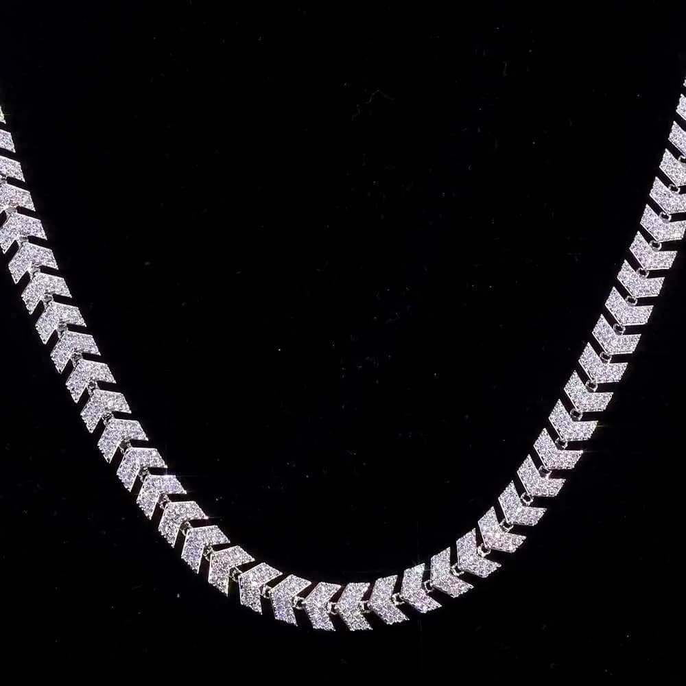 Collana cubana Hip Hop da uomo nuova 8MM Design a freccia Brillante 5A Zircone placcato oro 18 carati Catena da collo con ciondolo da donna
