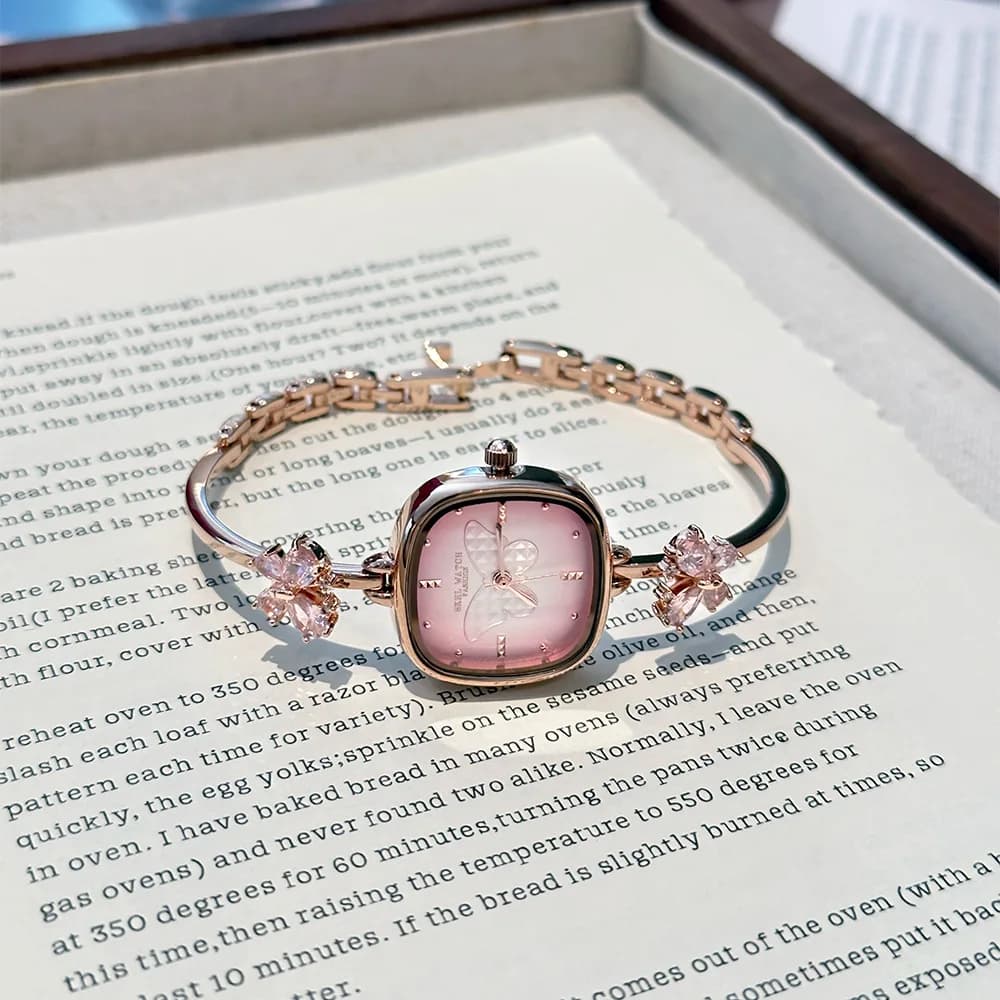Nuovissimo orologio da polso di lusso con un piccolo quadrante quadrato, orologio da polso al quarzo da donna, un accessorio perfetto e un regalo per le donne.