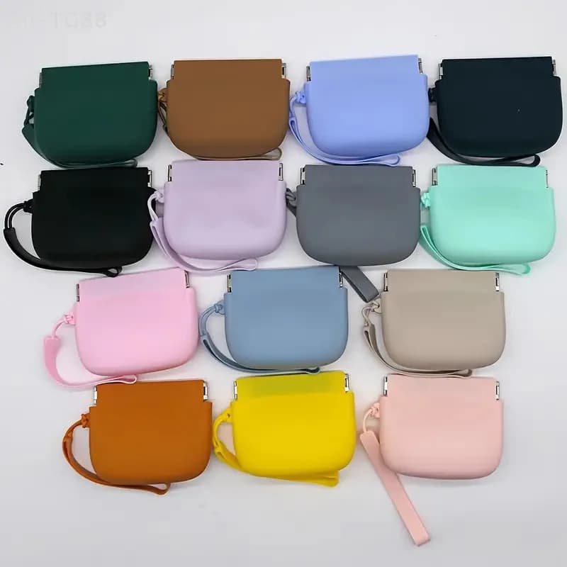 Borsa per snack portatile per animali domestici in silicone impermeabile con chiusura sicura per addestramento all'aperto Contenitore per alimenti per cani facile da pulire