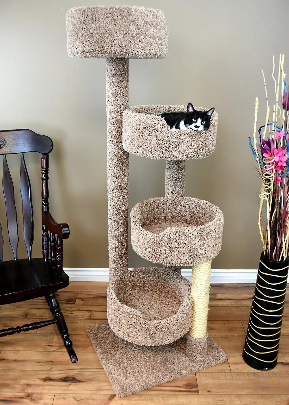 Torre per Gatti in Legno Marrone con Tiragraffi e Posti di Sosta per Gatti da Interno, Personalizzabile
