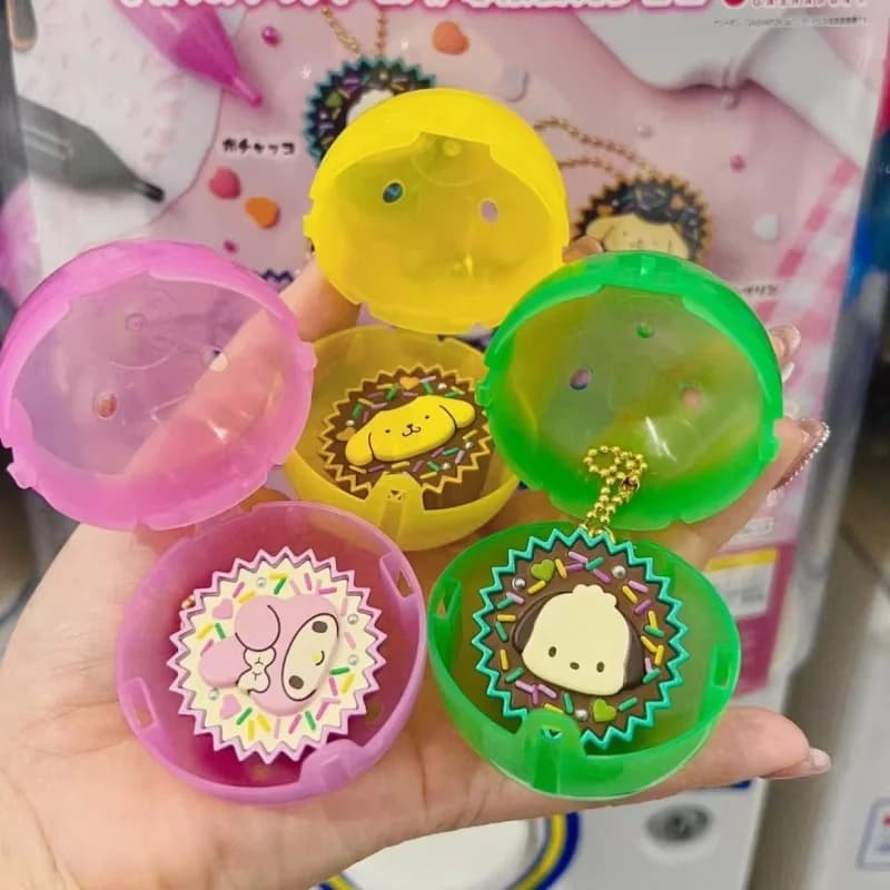 Action Figures originali Bandai Hellokitty Mymelody Cinnamoroll Purin Kuromi Dessert al cioccolato Gashapon Chiave Zaino Catena appesa
