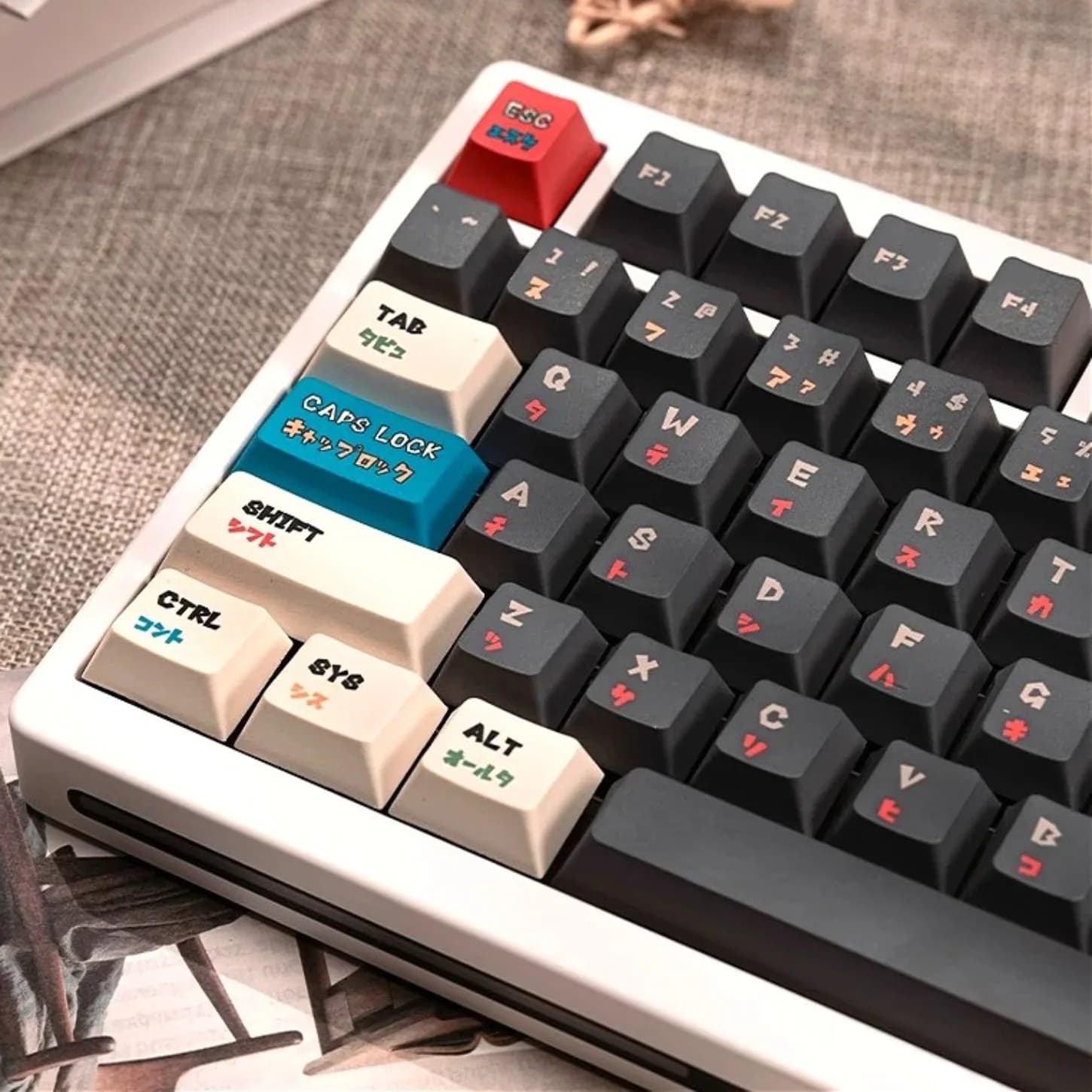 Set di 134 Tasti Personalizzati in Bianco e Nero, Profilo Cherry in PBT per Tastiere Meccaniche da 60-108 Tasti
