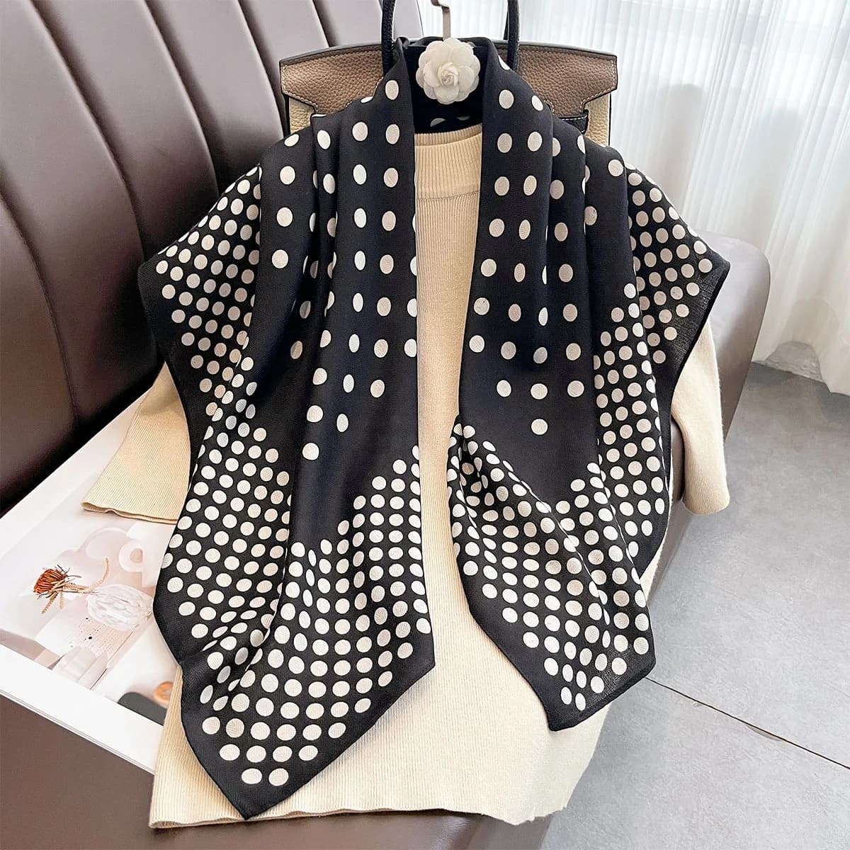 90*90 cm Polka Dot Stampato Sciarpa quadrata Donna Imitazione Sciarpe di seta Bandane Scialle da viaggio di lusso Avvolge Elegante fazzoletto da collo Hijab