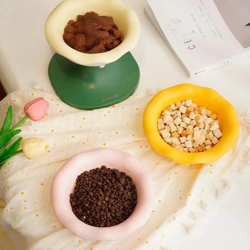 L'altezza regolabile della ciotola del cibo del gatto in ceramica a forma di fiore sveglio ruota 60 ° Ciotola per gatti Design di separazione Ciotola per acqua per animali domestici Alimentazione per cani