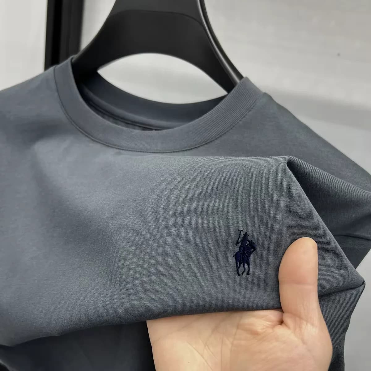 T-shirt girocollo da uomo a manica corta di marca di lusso moda estiva classico ricamo pony design top casual traspirante in 100 cotone