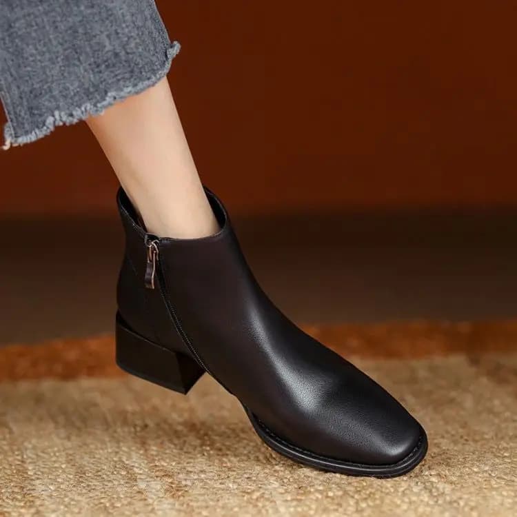 Stivali da Donna Primavera-Autunno 2026, Nuovo Stile con Tacco Grosso, Stivali a Punta, Stivali Versatili Corti per Donna