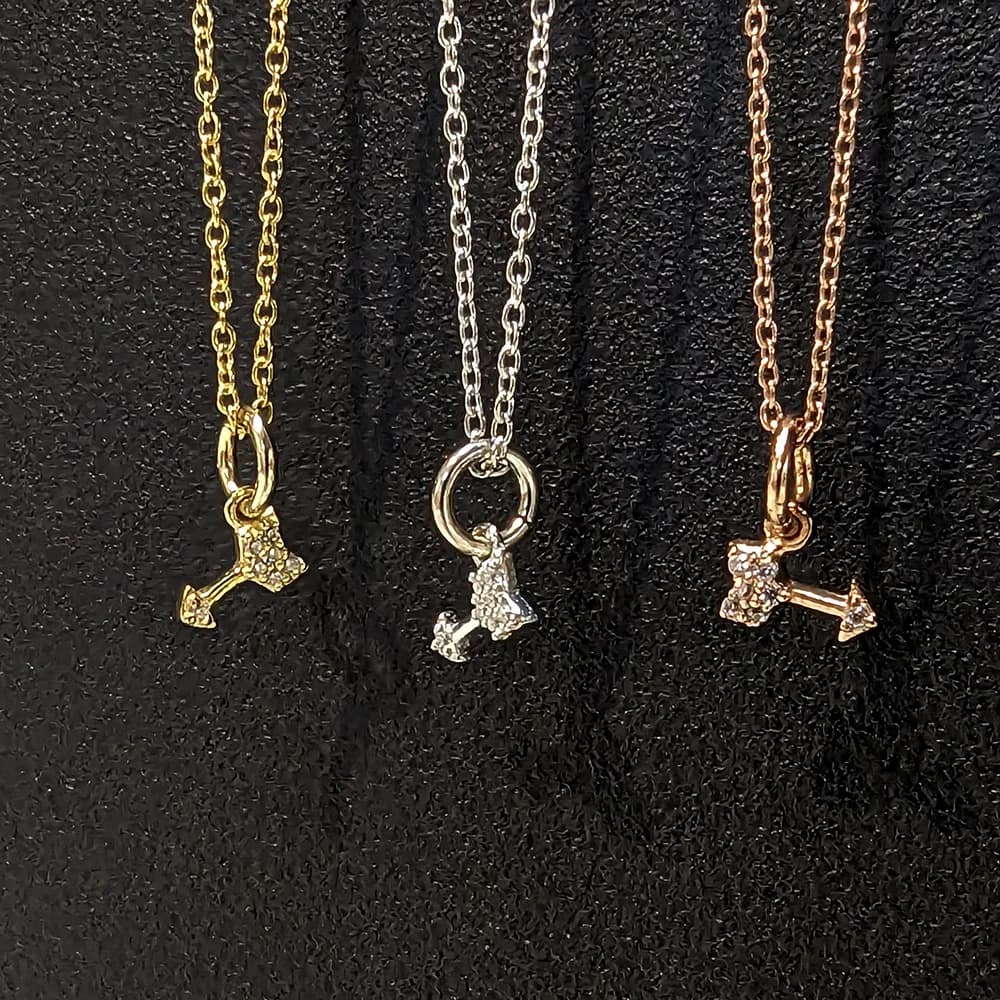 Serie in argento 925 Freccia di Cupido Micro-intarsiato Zircone Tre colori Regalo di compleanno Elegante collana girocollo con catena alla clavicola