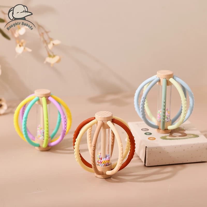 Giocattolo a sonaglio per bambini Tamburo di pioggia in legno con tocco sensoriale per bambini in silicone Giocattolo per la cura dentale del neonato Gomma anti-mangiare la mano Regalo con bastoncino molare