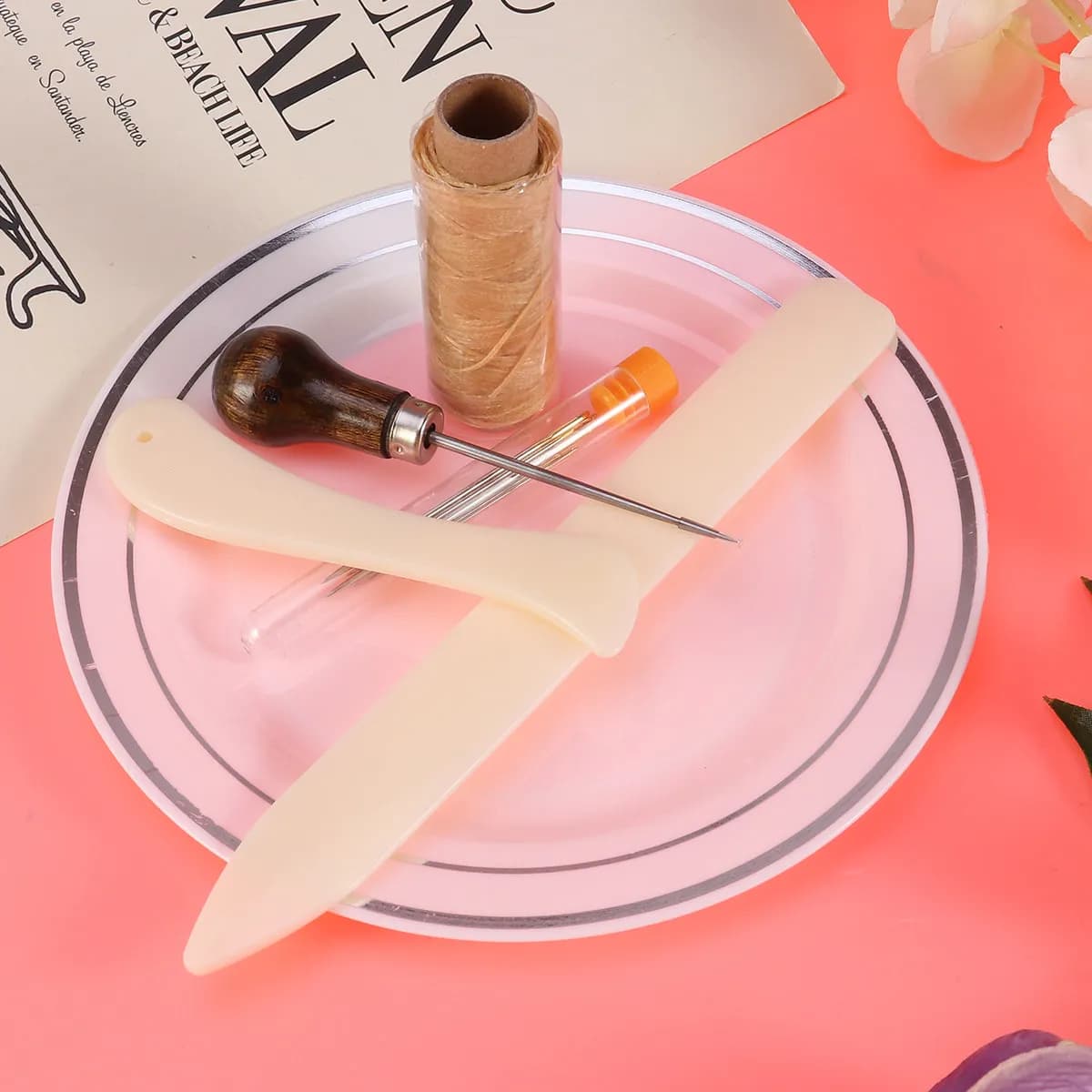 Set di 10 Utensili per Rilegatura Libri: Include Piegatore in Osso, Piegatrice, Filo Cerato, Punzone con Manico in Legno, Aghi a Occhio Grande per Libri Fai-da-Te