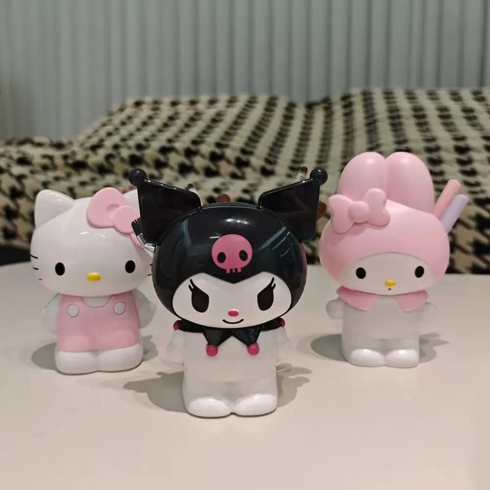 Sanrio Kuromi Hello Kitty Porta pennelli per trucco Portapenne Kawaii Portaoggetti da tavolo Ornamento Melody Portapenne per studenti Regalo di archiviazione