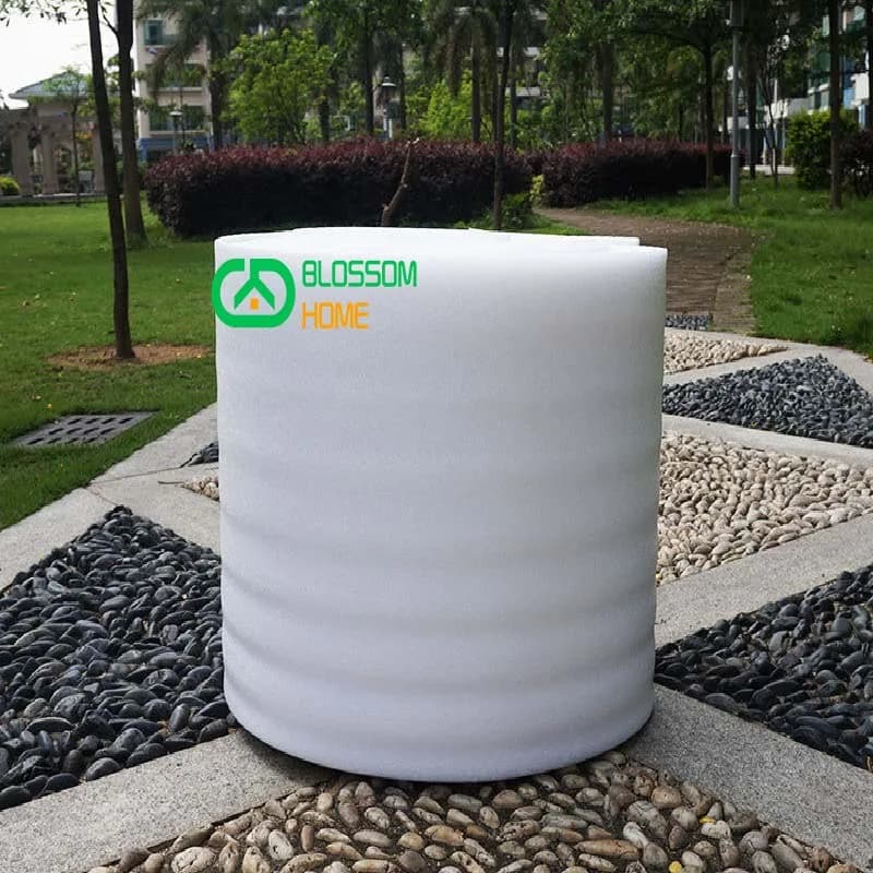 EPE 10 mm thick pearl cotton packaging film. Protection material for moving furniture packaging. Express Shock Foam Roll
