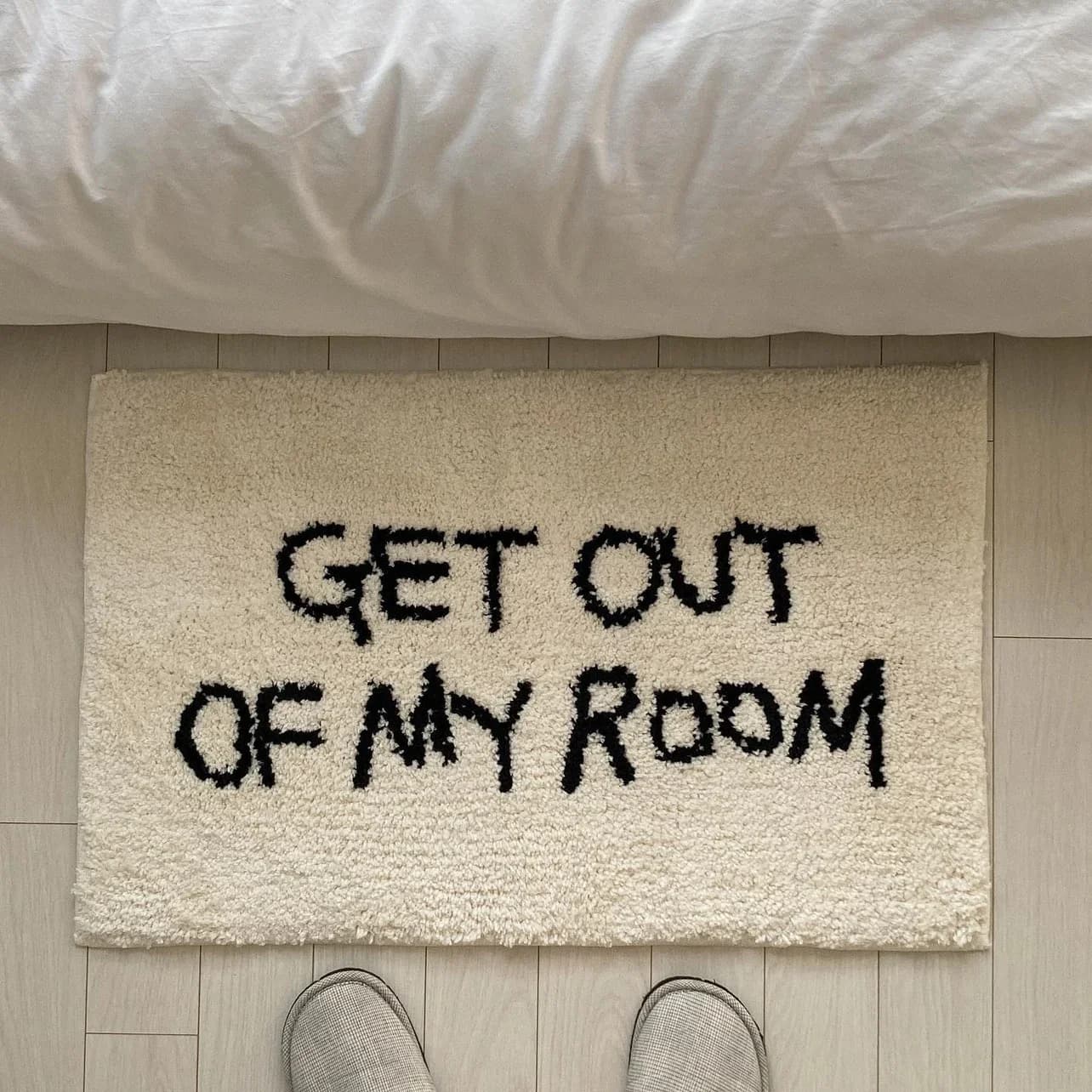Tufted Letter Rugs for Bedroom Bedside Soft Plush Entrance Door Mat Simple Style Anti Slip Living Room Carpet Area Rug Decor